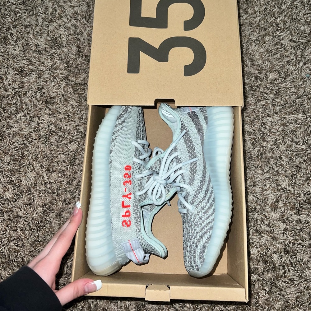 BRAND NEW Yeezy Boost 350 V2 ‘Blue Tint’